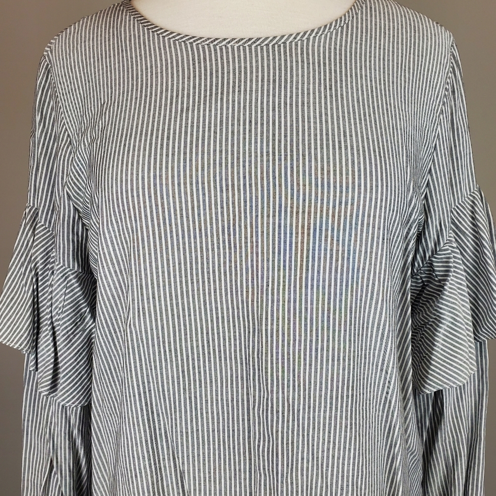 Pleione Grey & White Ruffle Sleeve Top - Picture 2 of 7